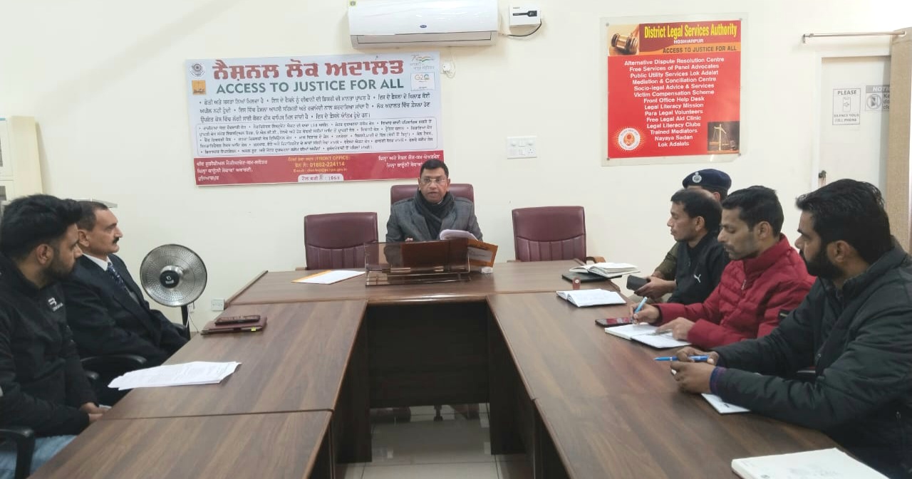सचिव जिला विधिक सेवा प्राधिकरण ने विभिन्न विभागों के अधिकारियों के साथ की बैठक